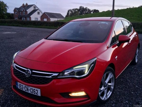 Vauxhall Astra Hatchback, Petrol, 2015, Red
