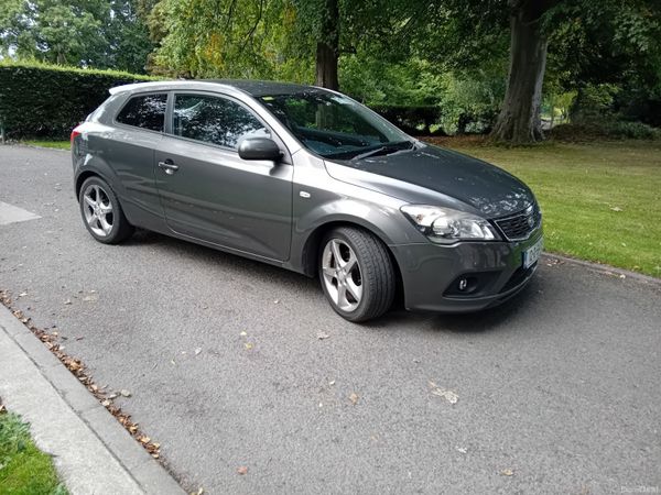 Kia Ceed Hatchback, Diesel, 2012, Grey