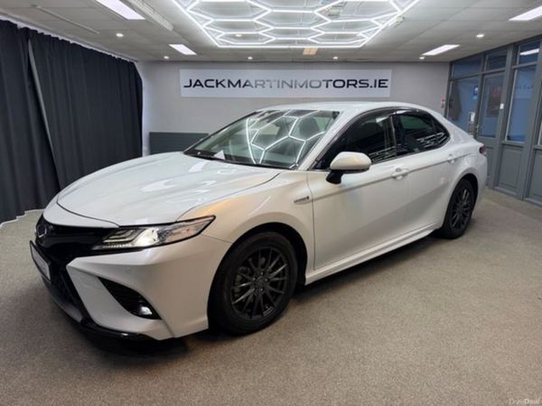 Toyota Camry Saloon, Petrol Hybrid, 2019, White