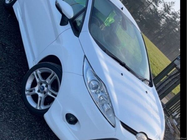 Ford Fiesta Hatchback, Diesel, 2010, White