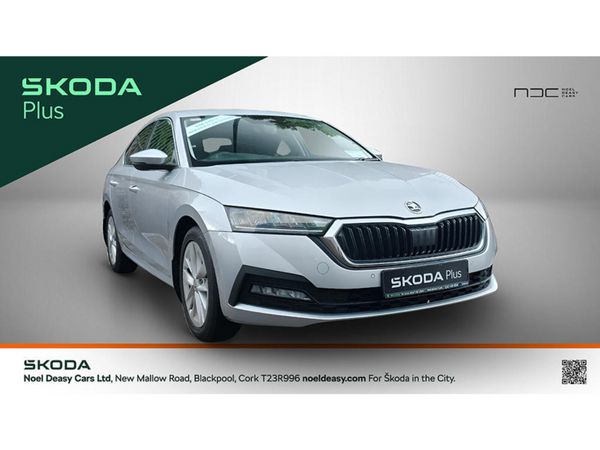 Skoda Octavia Saloon, Petrol, 2024, Silver