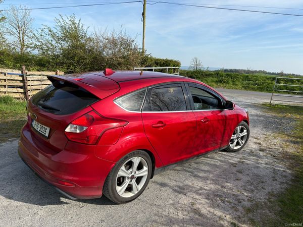 Ford Focus Hatchback, Diesel, 2011, Red