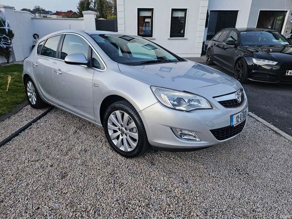 Vauxhall Astra Hatchback, Diesel, 2012, Silver