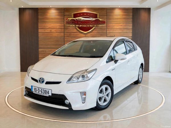Toyota Prius Hatchback, Petrol Hybrid, 2015, White
