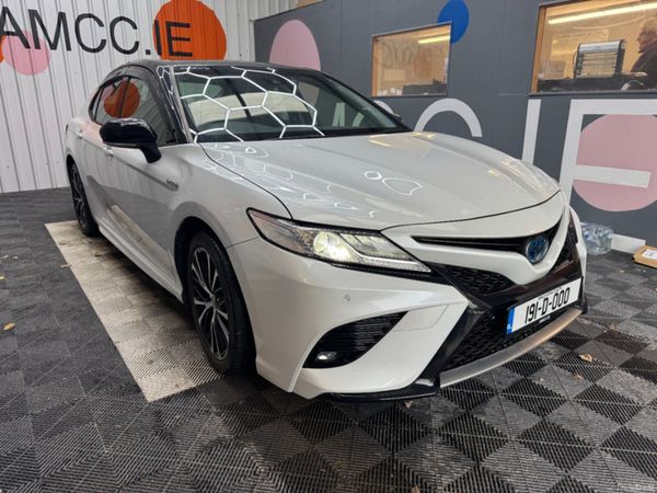 Toyota Camry Saloon, Petrol Hybrid, 2019, White