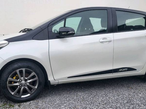 Toyota Yaris Hatchback, Petrol, 2014, White