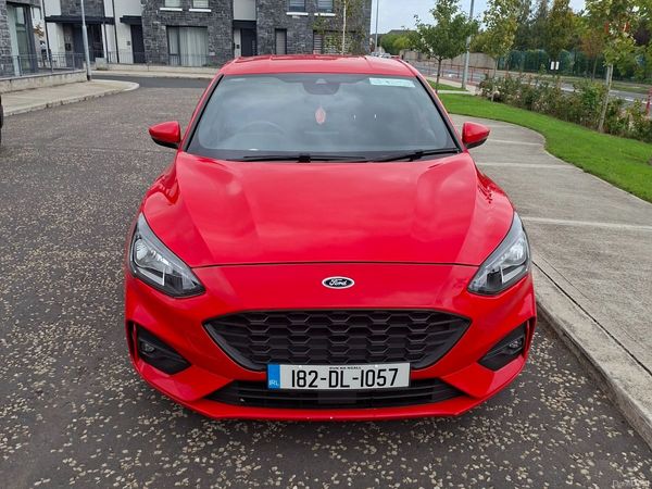 Ford Focus Hatchback, Petrol, 2018, Red