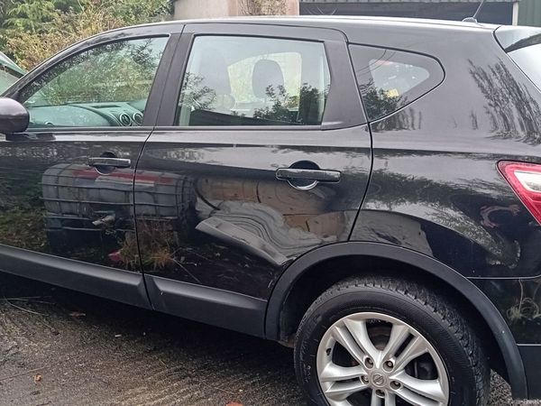 Nissan Qashqai Hatchback, Diesel, 2013, Black