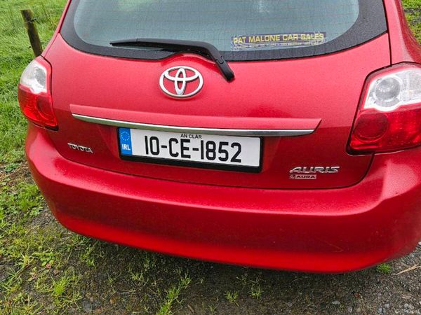 Toyota Auris Hatchback, Diesel, 2010, Red