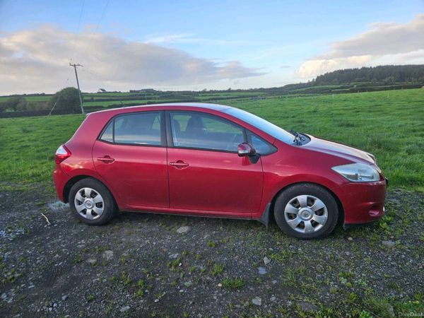 Toyota Auris Hatchback, Diesel, 2010, Red