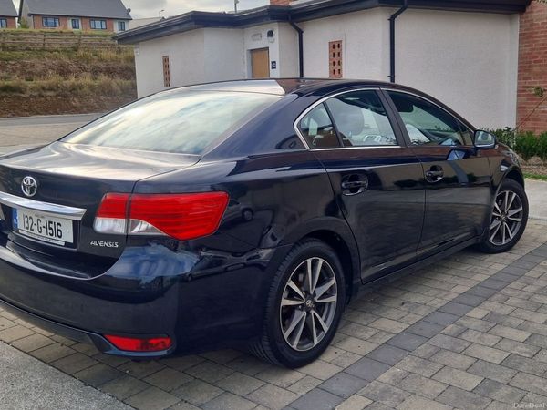Toyota Avensis Saloon, Diesel, 2013, Grey