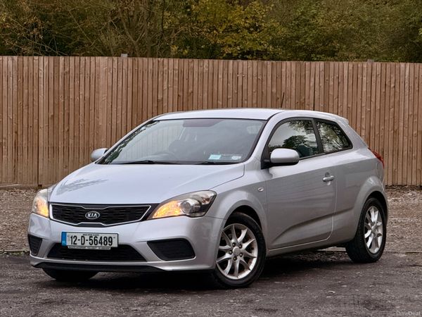 Kia Ceed Hatchback, Diesel, 2012, Silver