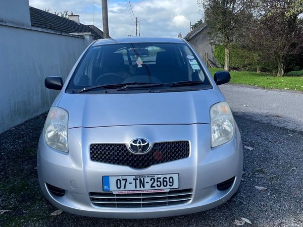 Toyota Yaris Hatchback, Petrol, 2007, Silver