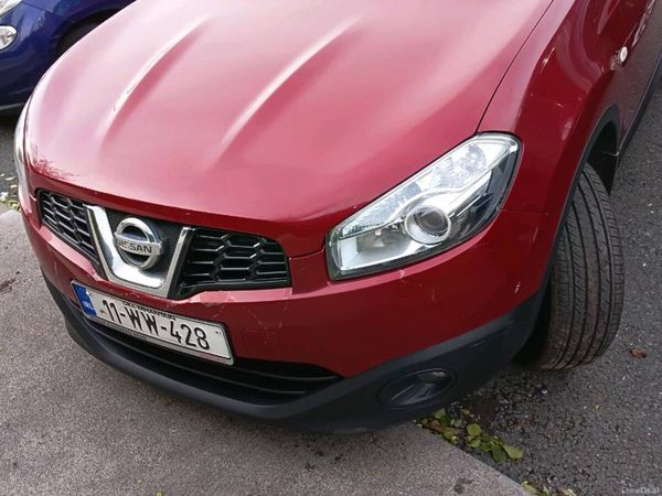Nissan Qashqai Hatchback, Diesel, 2011, Red