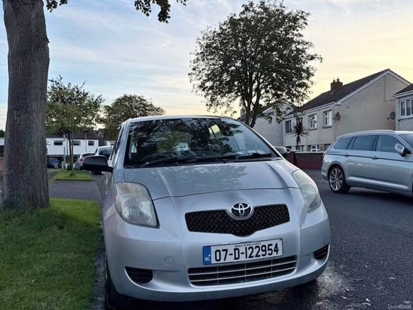 Toyota Yaris Hatchback, Petrol, 2007, Silver