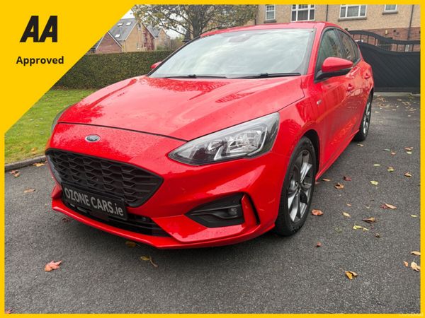 Ford Focus Hatchback, Petrol, 2020, Red