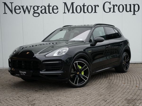 Porsche Cayenne SUV, Petrol Plug-in Hybrid, 2023, Black