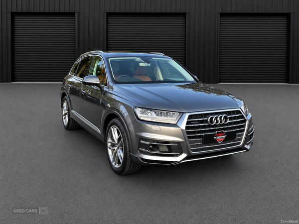 Audi Q7 , Petrol, 2016, 