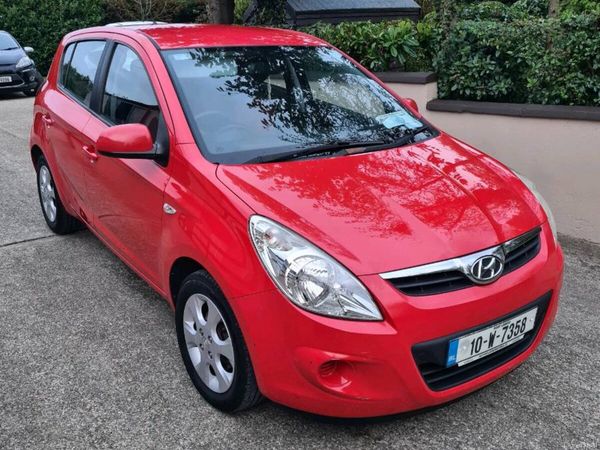 Hyundai i20 Hatchback, Petrol, 2010, Red
