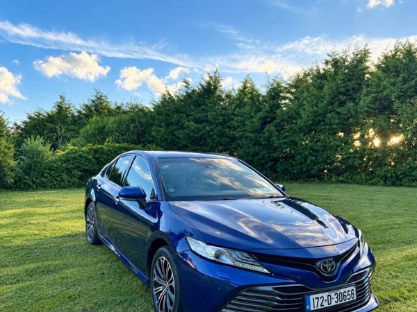 Toyota Camry Saloon, Petrol Hybrid, 2017, Blue