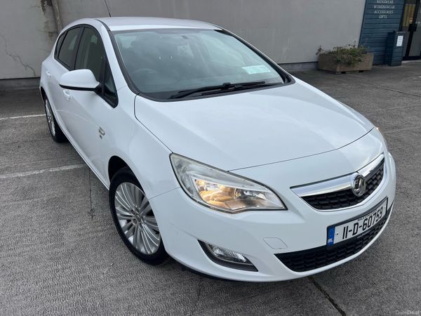 Opel Astra Hatchback, Petrol, 2011, White