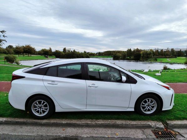 Toyota Prius Hatchback, Petrol Hybrid, 2022, White