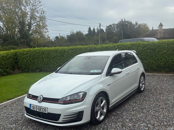 Volkswagen Golf Hatchback, Petrol, 2016, White