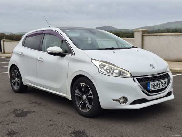 Peugeot 208 Hatchback, Petrol, 2015, White