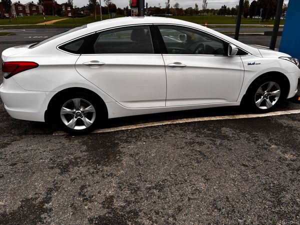 Hyundai i40 Saloon, Diesel, 2014, White