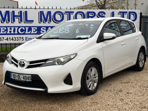 Toyota Auris Hatchback, Diesel, 2015, White