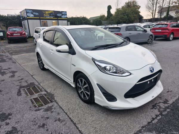 Toyota Aqua Hatchback, Petrol Hybrid, 2017, White