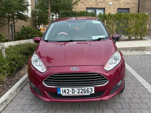 Ford Fiesta Hatchback, Petrol, 2014, Red