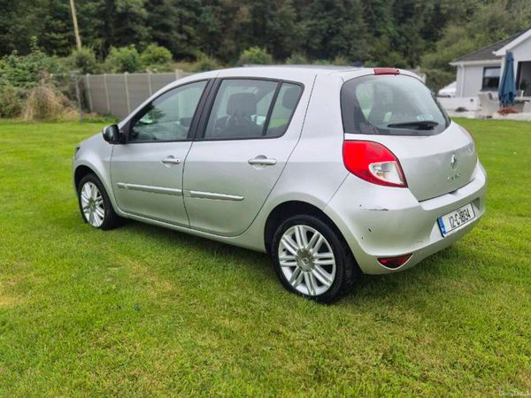 Renault Clio Hatchback, Petrol, 2012, Silver