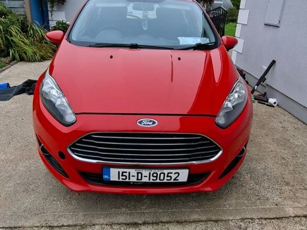 Ford Fiesta Hatchback, Petrol, 2015, Red