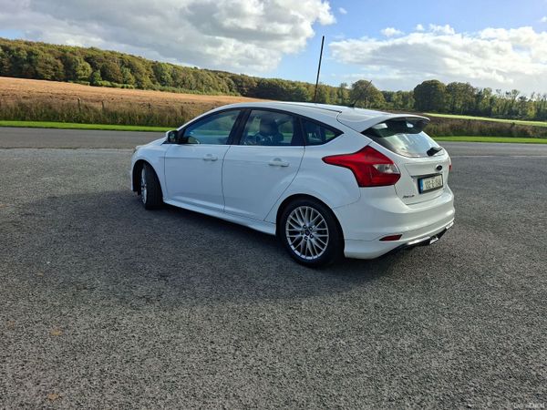 Ford Focus Hatchback, Diesel, 2013, White