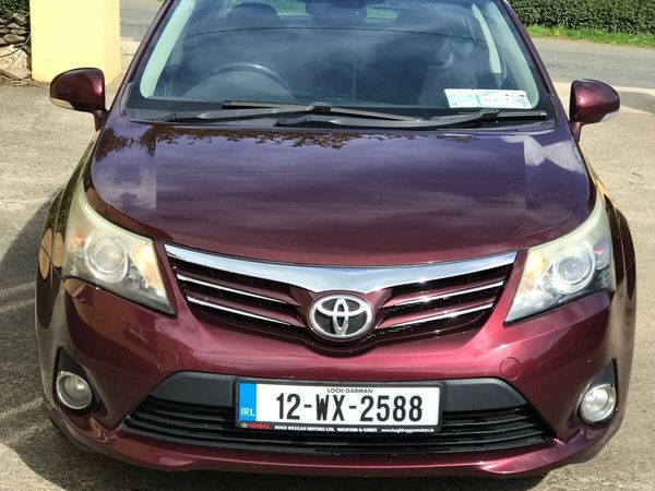 Toyota Avensis Saloon, Diesel, 2012, Red