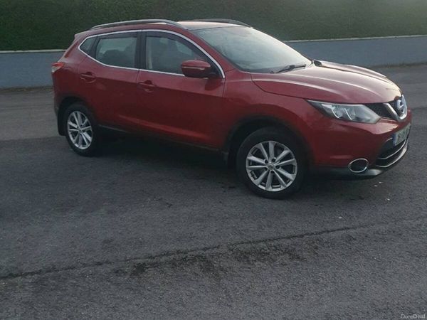 Nissan Qashqai Hatchback, Diesel, 2016, Red