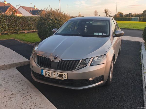 Skoda Octavia Saloon, Diesel, 2017, Yellow