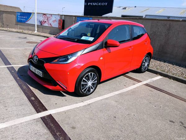 Toyota Aygo Hatchback, Petrol, 2017, Red