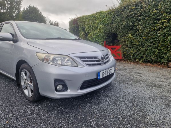 Toyota Corolla Saloon, Diesel, 2012, Silver
