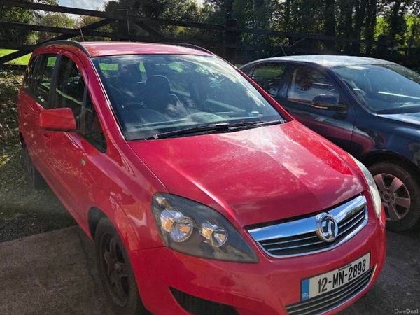 Vauxhall Zafira MPV, Petrol, 2012, Red