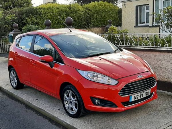 Ford Fiesta Hatchback, Petrol, 2014, Red