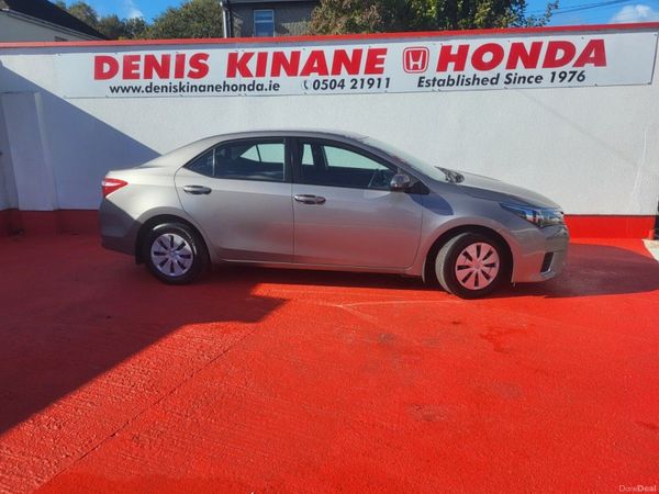 Toyota Corolla Saloon, Diesel, 2015, Gold