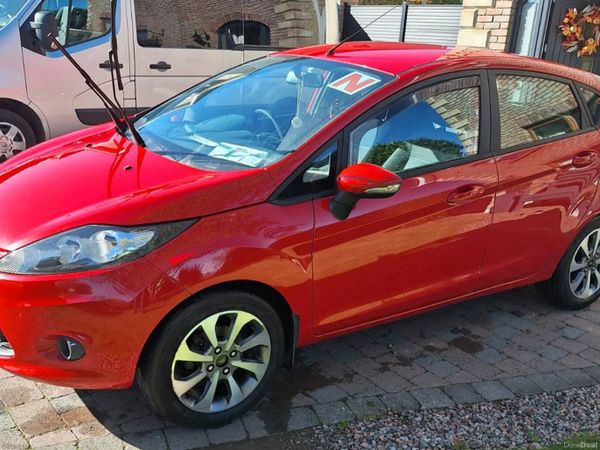 Ford Fiesta Hatchback, Petrol, 2011, Red