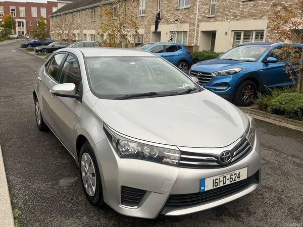 Toyota Corolla Saloon, Petrol, 2016, Silver