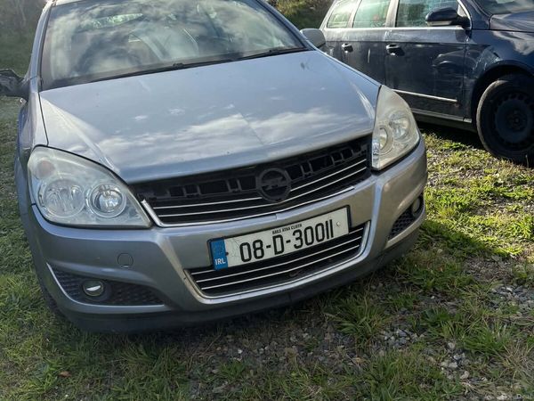 Opel Astra Hatchback, Petrol, 2008, Silver