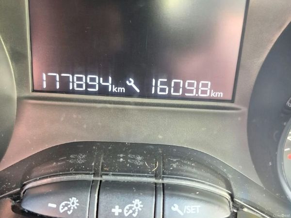 Peugeot 208 Hatchback, Petrol, 2014, Red