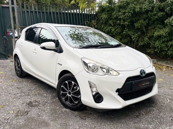 Toyota Aqua Hatchback, Petrol Hybrid, 2015, White
