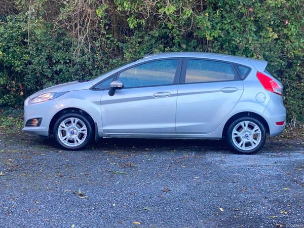 Ford Fiesta Hatchback, Petrol, 2015, Silver