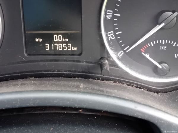 Skoda Octavia Saloon, Diesel, 2011, Red